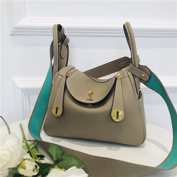 wholesale luxurys handbag fashion designer bag 2021 new lindi head layer cow leather mini gold button shoulder belt fashion
wholesale luxurys handbag fashion designer bag 2021 new lindi head layer cow leather mini gold button shoulder belt fashion