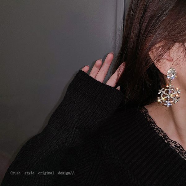 925 silver needle asymmetric inlaid diamond water drop pearl zircon snowflake love eardrop mystery earrings
925 silver needle asymmetric inlaid diamond water drop pearl zircon snowflake love eardrop mystery earrings