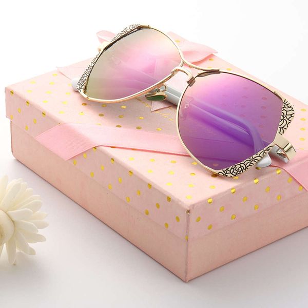 fashion retro polarized ladies sunglasses driving beach street shooting outdoor 6 colors with box, White;black
fashion retro polarized ladies sunglasses driving beach street shooting outdoor 6 colors with box, White;black