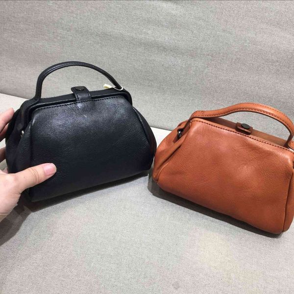 korean version clip mori series small messenger hand hand leather cowhide women's single shoulder bag
korean version clip mori series small messenger hand hand leather cowhide women's single shoulder bag