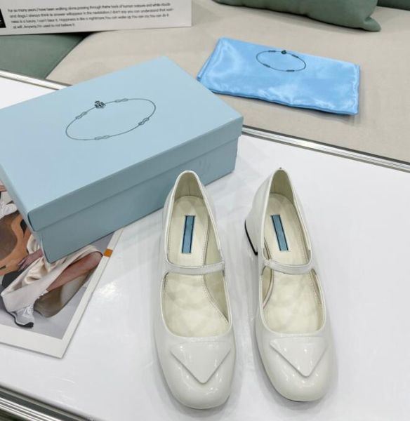2022 patent leather pumps designer luxury casual shoes black white low-heeled shoes spring autumn thick heels flat shoe with box size 35-40
2022 patent leather pumps designer luxury casual shoes black white low-heeled shoes spring autumn thick heels flat shoe with box size 35-40