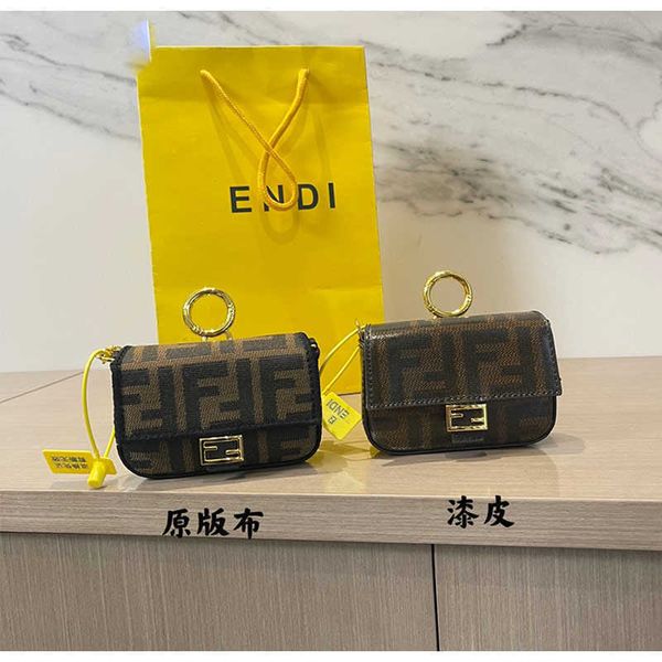 2021 new net red anna big sister same ff letter old flower mini french stick bag chain strap cross carry zero wallet zlyluxury storage bags
2021 new net red anna big sister same ff letter old flower mini french stick bag chain strap cross carry zero wallet zlyluxury storage bags
