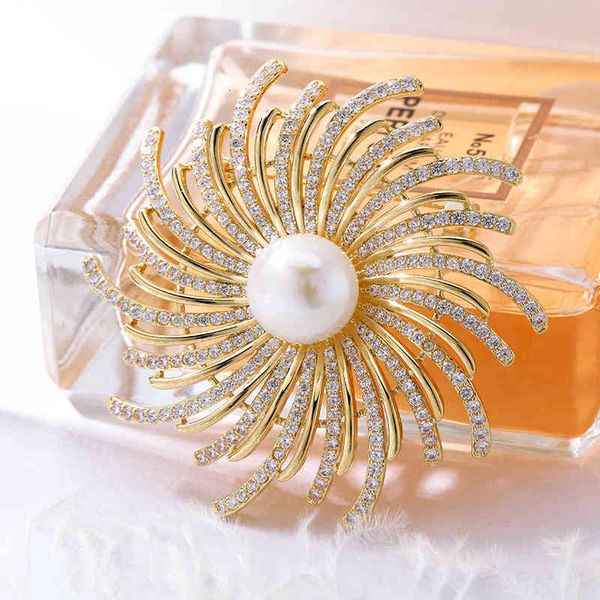 copper micro inlaid zircon other shore flower natural freshwater pearl brooch anti light buckle, Gray
copper micro inlaid zircon other shore flower natural freshwater pearl brooch anti light buckle, Gray
