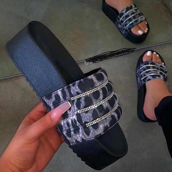 slippers women's summer fashion diamond flat sandals plus size european and american casual beach shoes female, Black
slippers women's summer fashion diamond flat sandals plus size european and american casual beach shoes female, Black