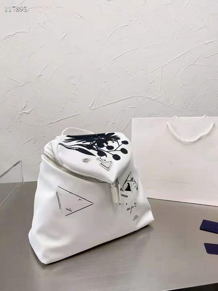 2021 spring and summer new backpack outdoor travel bag high-end quality classic fashion ink painting pattern temperament ladies shoulder bag
2021 spring and summer new backpack outdoor travel bag high-end quality classic fashion ink painting pattern temperament ladies shoulder bag