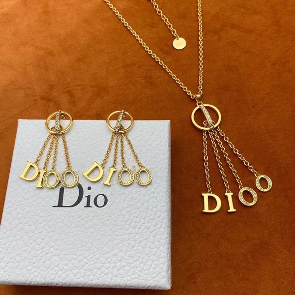 luxury designer fashion necklace dijia classic female clavicle chain d letter earrings, Red;brown
luxury designer fashion necklace dijia classic female clavicle chain d letter earrings, Red;brown