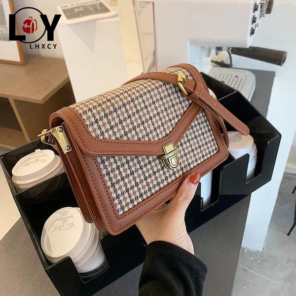 vintage clamshell pu leather crossbody bags plaid printing shoulder bag zipper buckle purses and handbags
vintage clamshell pu leather crossbody bags plaid printing shoulder bag zipper buckle purses and handbags