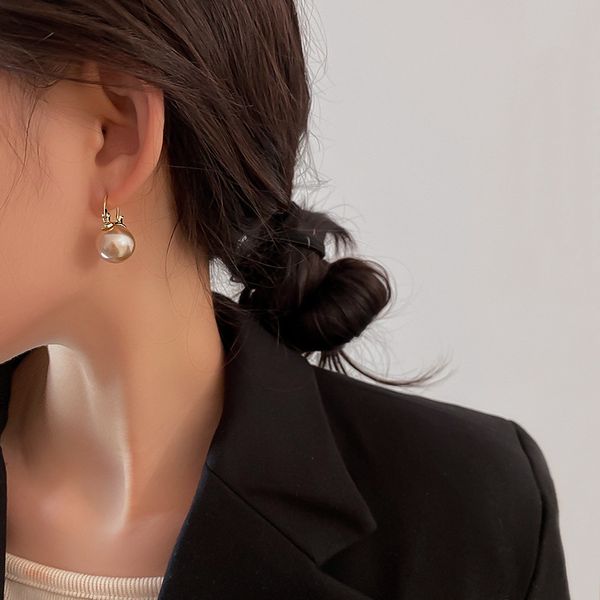 simple personality fashion delicate pearl earhook fashion versatile temperament net red earrings fashion luxury design earrings, Silver
simple personality fashion delicate pearl earhook fashion versatile temperament net red earrings fashion luxury design earrings, Silver