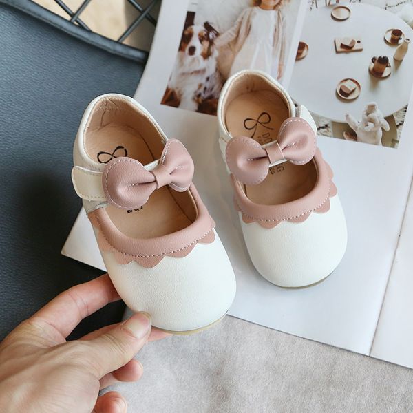 2021 new bowknot leather shoes girls baby shoes 1-8 years old non-slip soft sole spring little girls single shoes e419, Black;red
2021 new bowknot leather shoes girls baby shoes 1-8 years old non-slip soft sole spring little girls single shoes e419, Black;red