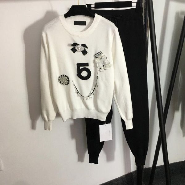 women's two piece pants luxury design fashion women knitted suit pearl chain round neck long sleeved sweater + elastic high waist leggi, White
women's two piece pants luxury design fashion women knitted suit pearl chain round neck long sleeved sweater + elastic high waist leggi, White