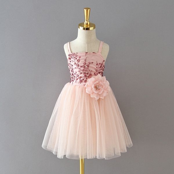 summer girls embroidery dress sequins kids princess party gown tulle for child lovely sling beach 210529, Red;yellow
summer girls embroidery dress sequins kids princess party gown tulle for child lovely sling beach 210529, Red;yellow