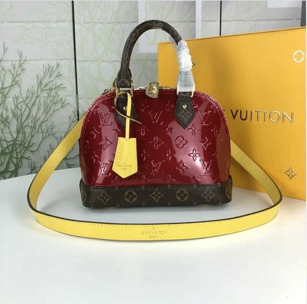 new embossed brand bags body designer patent leather luxury handbags iconic lvyr handles shoulder m53152 totes cross m44389 m91606 bag c 
new embossed brand bags body designer patent leather luxury handbags iconic lvyr handles shoulder m53152 totes cross m44389 m91606 bag c