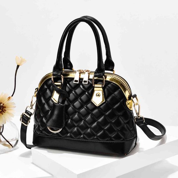 bag women's 2021 autumn and winter fashion single shoulder bag, cross carrying hand pure color diamond lattice bag, Black;red
bag women's 2021 autumn and winter fashion single shoulder bag, cross carrying hand pure color diamond lattice bag, Black;red