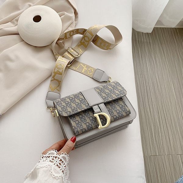 design 2021 printing small square bag simple large capacity fresh one shoulder messenger women's bag fashion
design 2021 printing small square bag simple large capacity fresh one shoulder messenger women's bag fashion