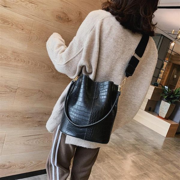 evening bags vintage leather stone pattern crossbody for women 2021 shoulder bag fashion handbags and purses bucket
evening bags vintage leather stone pattern crossbody for women 2021 shoulder bag fashion handbags and purses bucket
