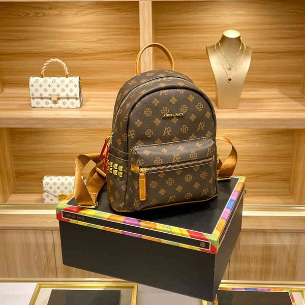 backpack women 2021 korean fashion small bag versatile travel large capacity leisure women's schoolbag
backpack women 2021 korean fashion small bag versatile travel large capacity leisure women's schoolbag
