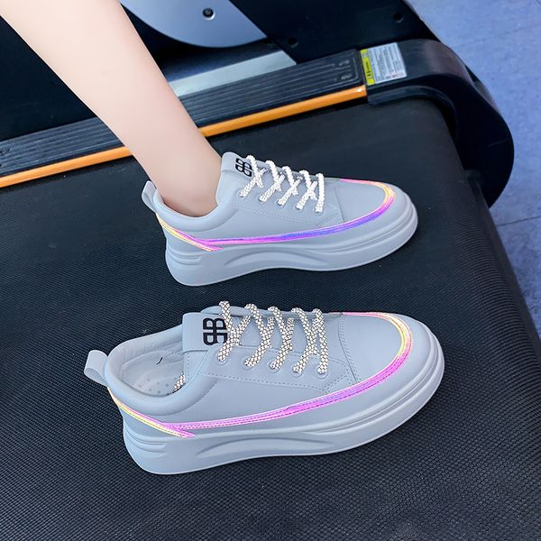 2021 designer women running shoes black grey reflective fashion womens trainers sports sneakers size 35-40 qa, White;red
2021 designer women running shoes black grey reflective fashion womens trainers sports sneakers size 35-40 qa, White;red