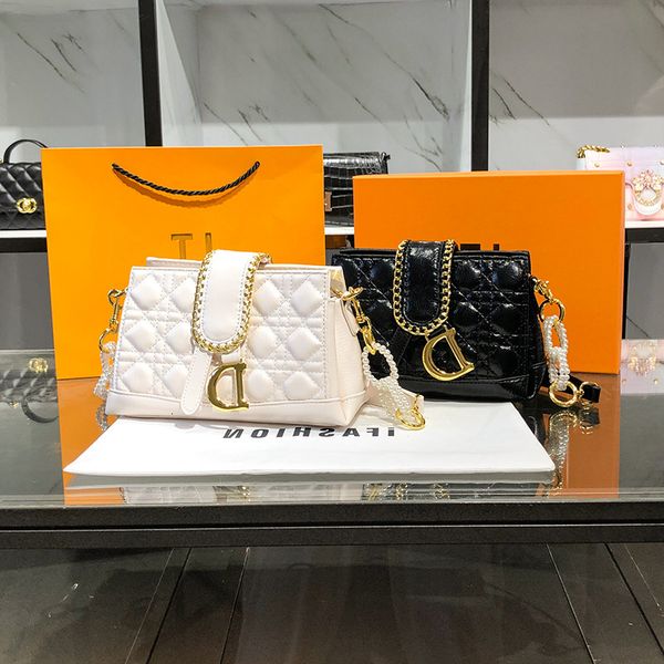 tiktok, 2021 women's bags, new style, rhombus, small square bag, casual, all match, single shoulder live and vibrato broadcast.
tiktok, 2021 women's bags, new style, rhombus, small square bag, casual, all match, single shoulder live and vibrato broadcast.