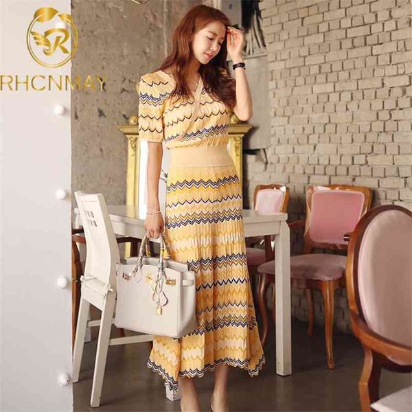 summer knitted 2 pieces set women v-neck vintage wave striped pullover sweater + midi pleated skirt suits 210506, White
summer knitted 2 pieces set women v-neck vintage wave striped pullover sweater + midi pleated skirt suits 210506, White