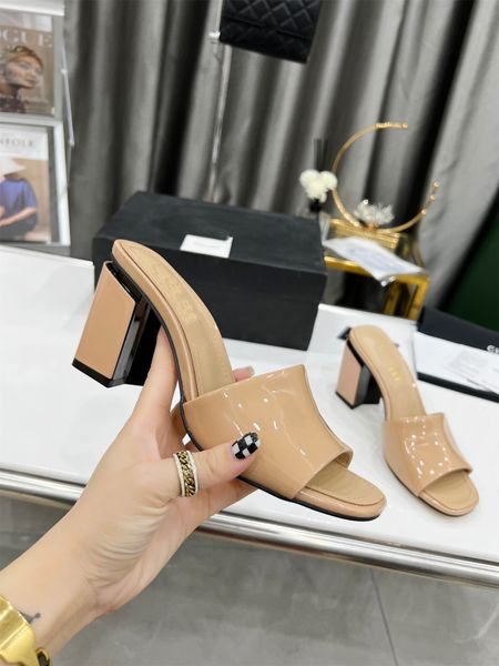 622sslippers 2022 classic ladies designer high heel slippers women summer solid color sandals leather thick heels 8.5 4.5 cm half slip, Black
622sslippers 2022 classic ladies designer high heel slippers women summer solid color sandals leather thick heels 8.5 4.5 cm half slip, Black