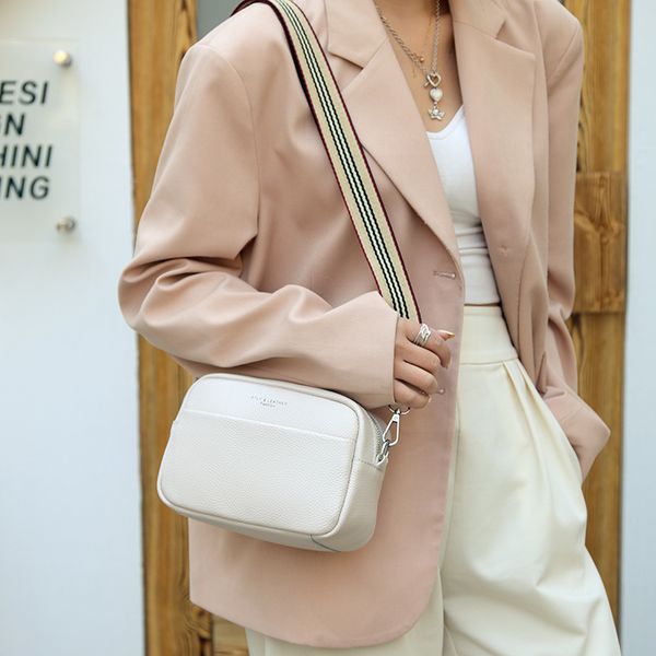 foreign trade bag for women 2021 new first layer cowhide women bag wide shoulder strap pure leather shoulder bag soft leather casual messeng
foreign trade bag for women 2021 new first layer cowhide women bag wide shoulder strap pure leather shoulder bag soft leather casual messeng