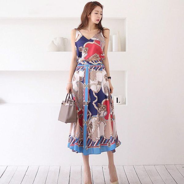 two piece dress 2021 summer set women halter v neck spaghetti strap + long skirt satin silk fashion chains print suit, White
two piece dress 2021 summer set women halter v neck spaghetti strap + long skirt satin silk fashion chains print suit, White