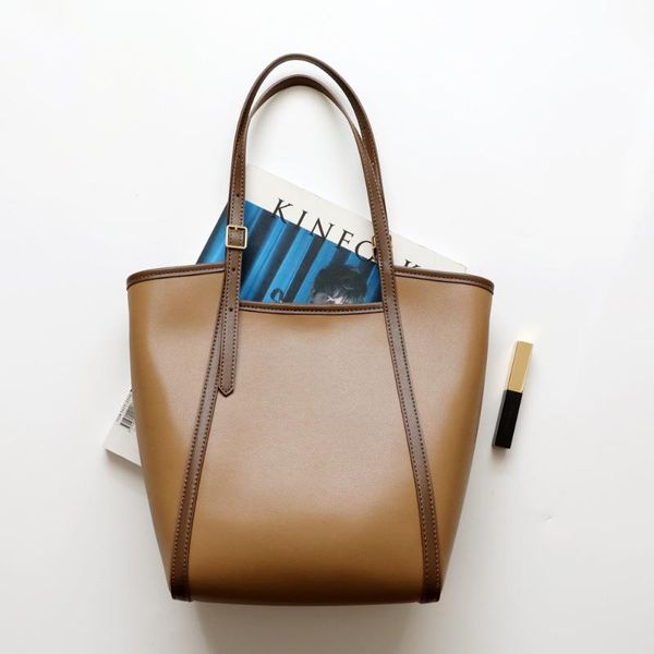 evening bags 2021 color contrast leather commuter tote bag large capacity single shoulder armpit handbags luxury designer
evening bags 2021 color contrast leather commuter tote bag large capacity single shoulder armpit handbags luxury designer