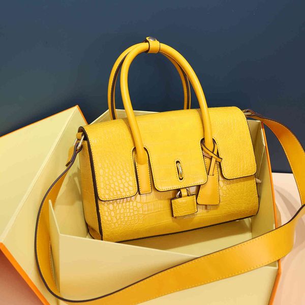 women luxurys designers bags 2021 portable single shoulder shaped tb crossbody bag zhouzhoubao123 designer handbags purse wallet handbags
women luxurys designers bags 2021 portable single shoulder shaped tb crossbody bag zhouzhoubao123 designer handbags purse wallet handbags