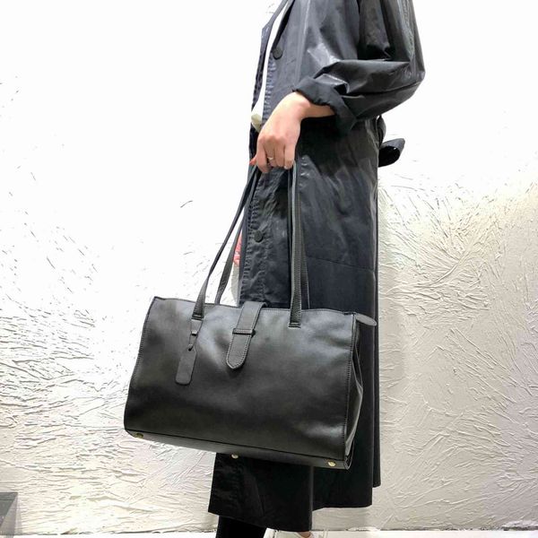 leather head leather hand single shoulder travel official underarm bag women's style
leather head leather hand single shoulder travel official underarm bag women's style