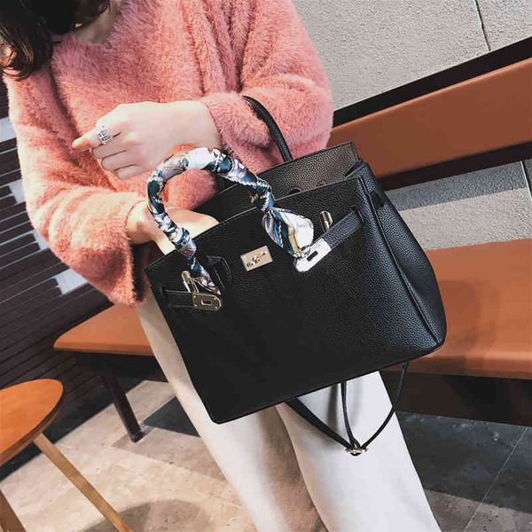 net red large capacity 2021 new fashion single shoulder slant female kelly handbag
net red large capacity 2021 new fashion single shoulder slant female kelly handbag