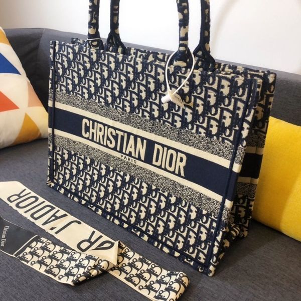 2020 new embroidery shopping bag beach bag star net red same fashion versatile portable shoulder bag designers bags ysj
2020 new embroidery shopping bag beach bag star net red same fashion versatile portable shoulder bag designers bags ysj