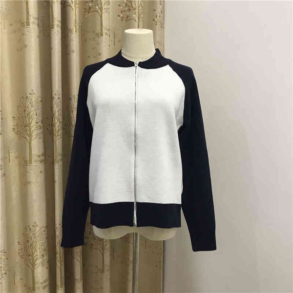 2022 factory wholesale new d family college style 21 autumn and winter letter stand collar zipper color matching baseball suit knitted cardi, White;black
2022 factory wholesale new d family college style 21 autumn and winter letter stand collar zipper color matching baseball suit knitted cardi, White;black