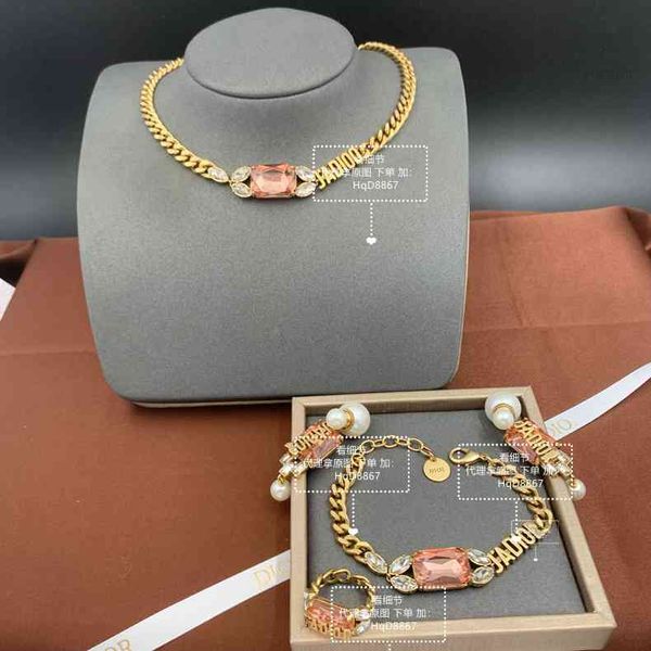 luxury designer fashion necklace family pearl women's summer 2021 letter bracelet gold dijia earrings elegant, Red;brown
luxury designer fashion necklace family pearl women's summer 2021 letter bracelet gold dijia earrings elegant, Red;brown