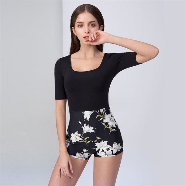 julysand swimwear women swimsuit lady short sleeve floral printed backless bathingsuit woman high-end 210728, White;black
julysand swimwear women swimsuit lady short sleeve floral printed backless bathingsuit woman high-end 210728, White;black