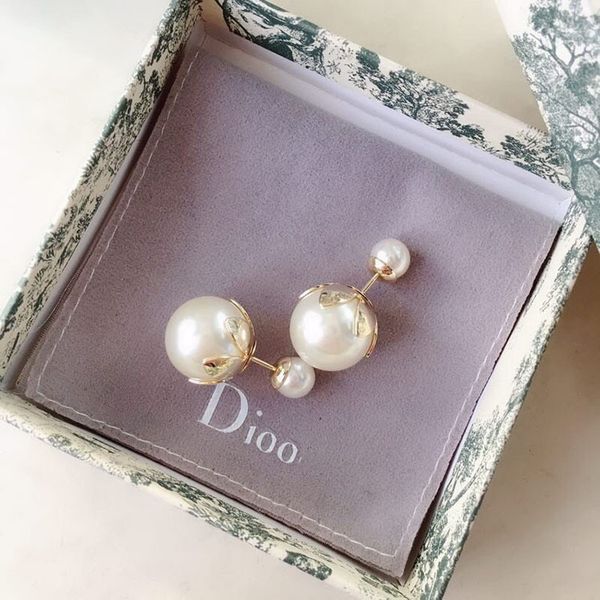 designer jewelry pearl sunflower silver needle anti allergy female earrings jewelry version, Golden
designer jewelry pearl sunflower silver needle anti allergy female earrings jewelry version, Golden