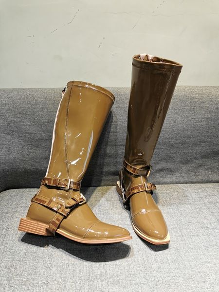 same 2021 winter are below the knee, square toe coffee high tube , belt buckle and thick heel knight boots, Black
same 2021 winter are below the knee, square toe coffee high tube , belt buckle and thick heel knight boots, Black
