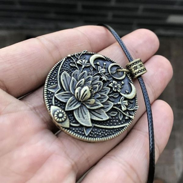 pendant necklaces woman's vintage style necklace casual jewelry lotus pond moonlight pattern, Silver
pendant necklaces woman's vintage style necklace casual jewelry lotus pond moonlight pattern, Silver