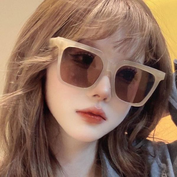 sunglasses fashion trending square glasses women big box jelly red decorative luxury designer for driving a car, White;black
sunglasses fashion trending square glasses women big box jelly red decorative luxury designer for driving a car, White;black
