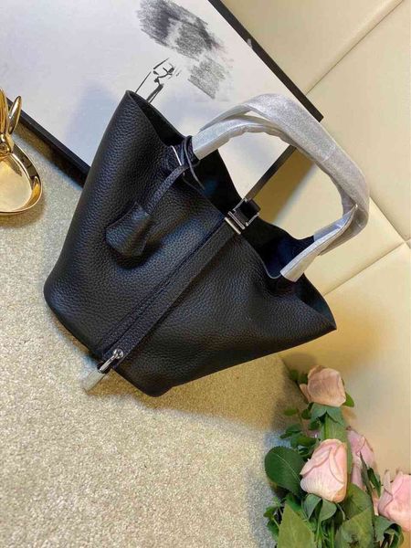 factory outlet sewing bucket type open middle solid leisure bucket bag black pocket soft handle suitcase
factory outlet sewing bucket type open middle solid leisure bucket bag black pocket soft handle suitcase