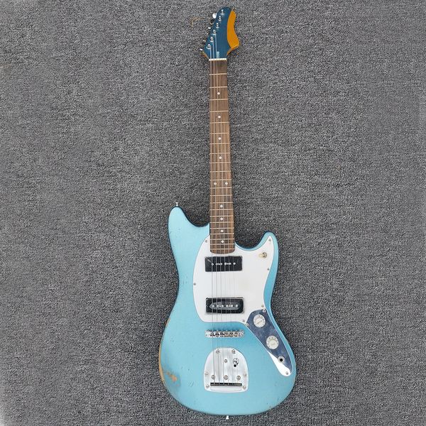 new arrival 6 strings unusual metallic blue electric guitar with p 9o pickups,rosewood fretboard,vintage style
new arrival 6 strings unusual metallic blue electric guitar with p 9o pickups,rosewood fretboard,vintage style