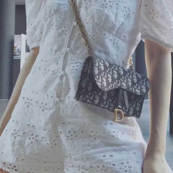 net red same old flower letter waist bag with two shoulder straps can cross chain star canvas small square bag women luxurys designers ysj
net red same old flower letter waist bag with two shoulder straps can cross chain star canvas small square bag women luxurys designers ysj