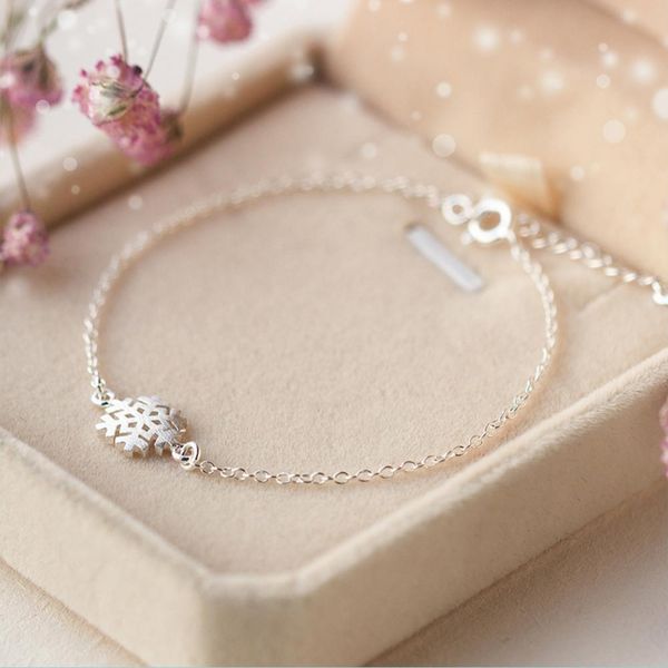 new arrival korean style winter snowflake bracelets for women plated bangle hand chainbracelet elegant design, Golden;silver
new arrival korean style winter snowflake bracelets for women plated bangle hand chainbracelet elegant design, Golden;silver