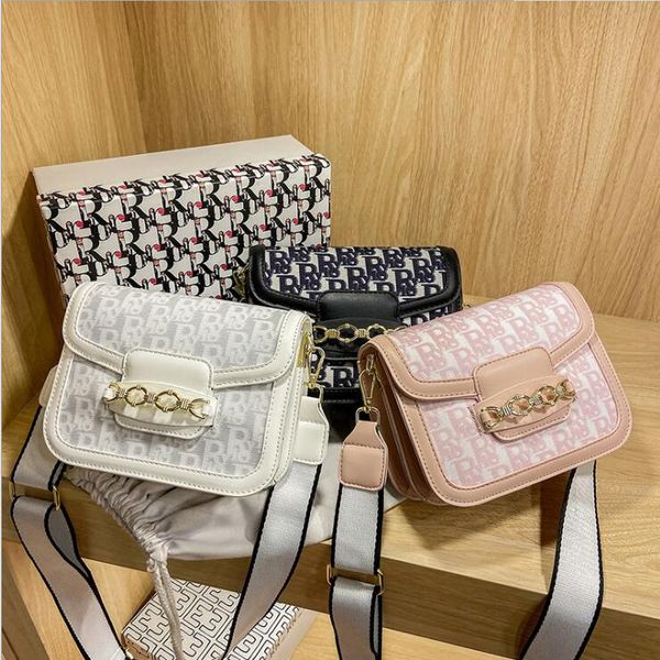 factory wholesale women messenger bag small fresh and sweet printed handbag retro contrast leather shoulder bags summer gold buckle fashion, Black;red
factory wholesale women messenger bag small fresh and sweet printed handbag retro contrast leather shoulder bags summer gold buckle fashion, Black;red