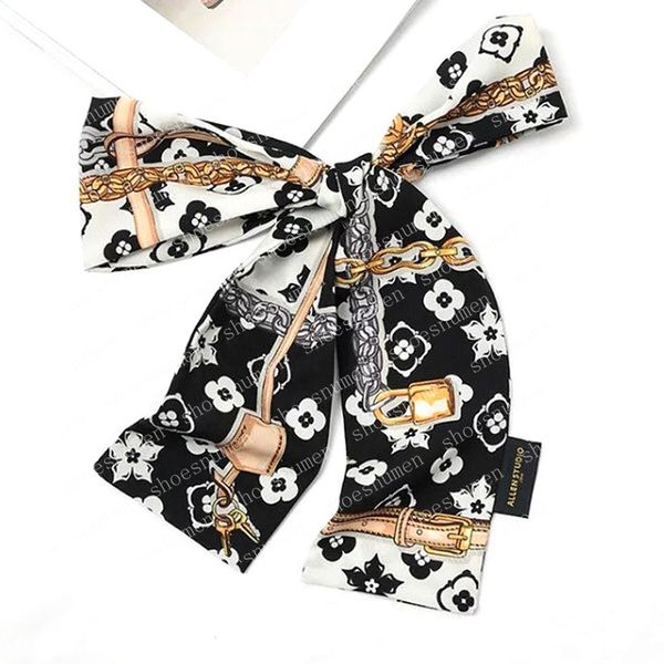 2021 silk scarf handbags women bags letter flower scraves grade head hair 3 colors 78656 8x120cm #vsj-01, Blue;gray
2021 silk scarf handbags women bags letter flower scraves grade head hair 3 colors 78656 8x120cm #vsj-01, Blue;gray