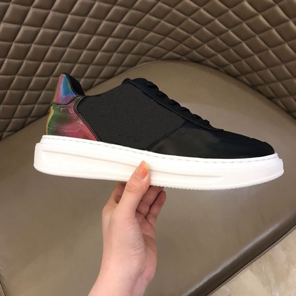 2021 new original box r men and boys casual shoes flat sneakers beach running black white stylish comfortable
2021 new original box r men and boys casual shoes flat sneakers beach running black white stylish comfortable