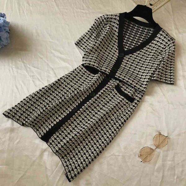 female summer lady in the houndstooth office chess mesh mini vintage single-breasted v-neck sweater dress femme robe, Black;gray
female summer lady in the houndstooth office chess mesh mini vintage single-breasted v-neck sweater dress femme robe, Black;gray