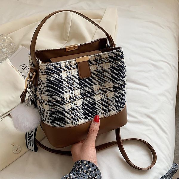 evening bags elegant female tote bucket bag 2021 fashion high-quality pu cloth woven women's designer handbag retro shoulder messenger
evening bags elegant female tote bucket bag 2021 fashion high-quality pu cloth woven women's designer handbag retro shoulder messenger