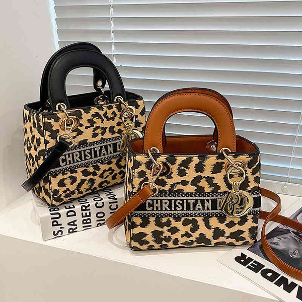 backpack bag women's portable net red envelope leopard pattern messenger single shoulder simple fashion princess dai versatile hair, Black;red
backpack bag women's portable net red envelope leopard pattern messenger single shoulder simple fashion princess dai versatile hair, Black;red