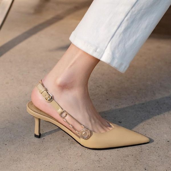 luxury dress shoes baotou stiletto sandals 2021 women's v mouth pointed single sho black one button french high heels
luxury dress shoes baotou stiletto sandals 2021 women's v mouth pointed single sho black one button french high heels