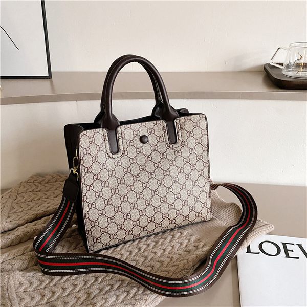 design handbag large bag female 2021 new fashion korean version portable single shoulder messenger large capacity women's tote bag
design handbag large bag female 2021 new fashion korean version portable single shoulder messenger large capacity women's tote bag